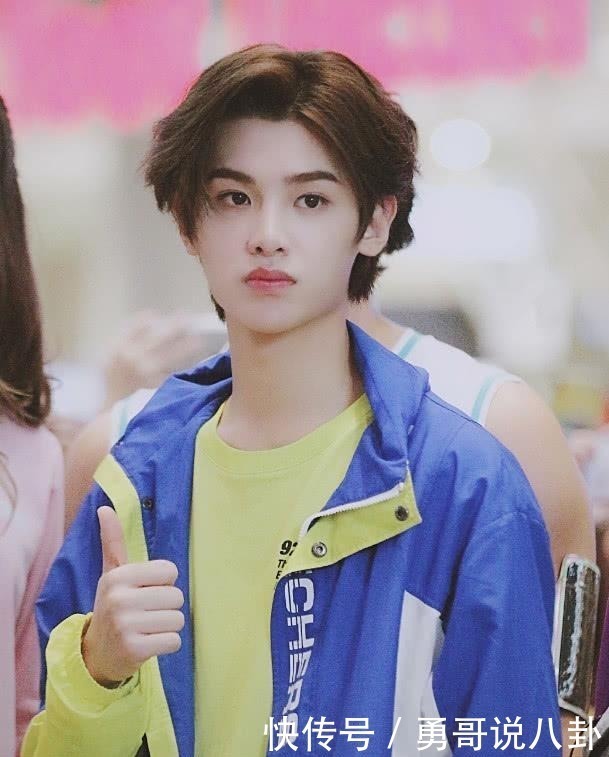 乐华旗下艺人都是如此高强度工作18岁的黄明昊直言,想“逃跑”