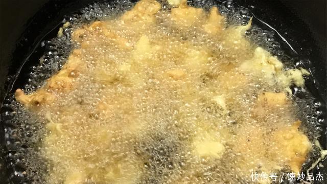 清洗干净|老阿姨在家做椒盐鸡块,教你学会这个小技巧,真是美味