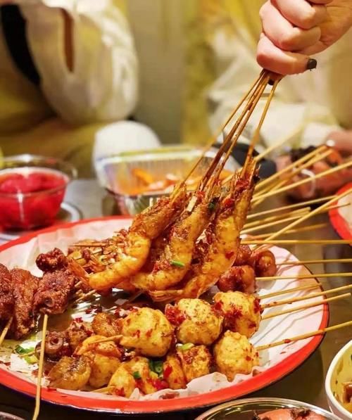 炸串里的每一滴油,都藏着长沙人的口水