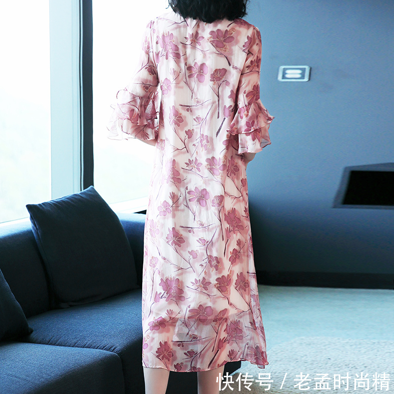 娃娃领 三月初春,建议打扮的漂漂亮亮!“法式”A字裙+平鞋,惊艳迷人