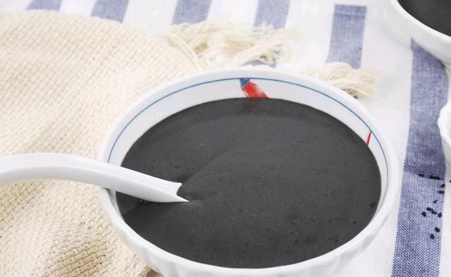 想吃黑芝麻糊自己做,方法简单易学,美味又健康,比超市买的还香