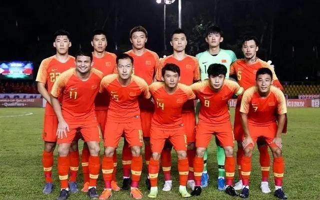 杨立瑜|上午8点!中超国脚最新决定引爆争议,球迷痛骂:你们配拿百万年薪吗