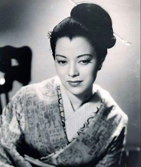 法官|一代传奇女伶,被当成女汉奸抓捕,枪决前亮明身份,法官无奈释放