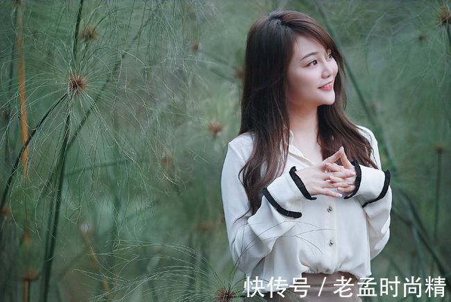 衬衫|衬衫加短裙,将女性的优雅和静美都蕴藏在一起,让人无法抗拒