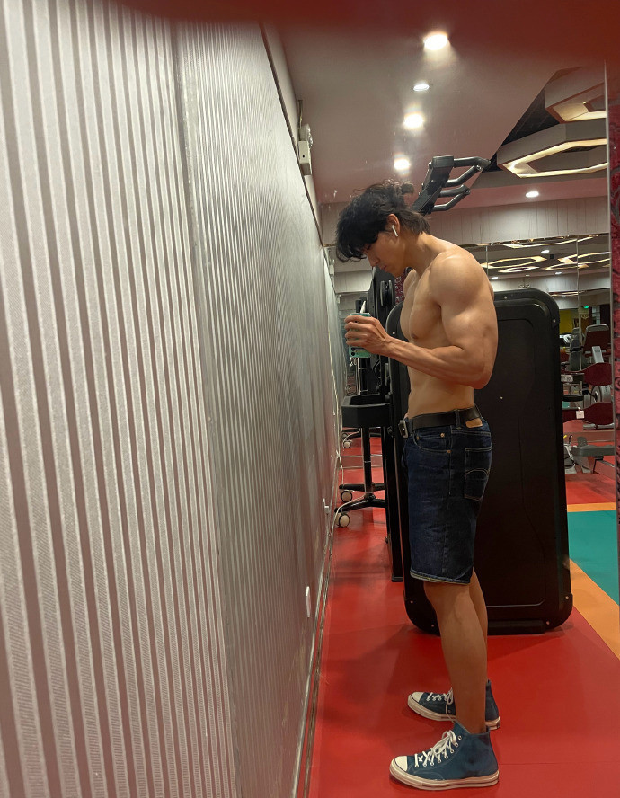 35岁肌肉大男孩, 三分练七分吃, 看他的伙食就知道为啥又高又壮了