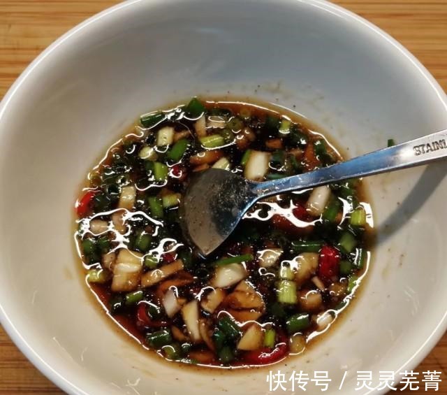 莴笋|脆爽嫩滑，减肥瘦身～莴笋拌鸡肉片！