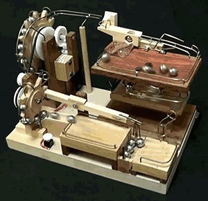 |搞笑GIF：嫂子为了让大哥戒烟 使尽了她浑身招数