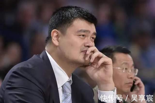 中国篮球|晚上9点!易建联9字高调回应中国篮协!姚明霹雳手段平定局势