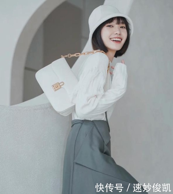 方脸|方脸适合什么发型?方脸女孩变美手册,发型妆容都能够修饰