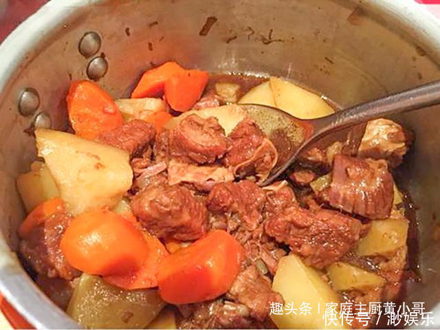 牛肉炖一小时都不烂？大厨：多加两种''料''，肉炖的软烂还特别香