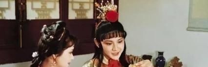 贾母#被迫搬离大观园后,薛宝钗露出了本来面目,史湘云对此说了两个字