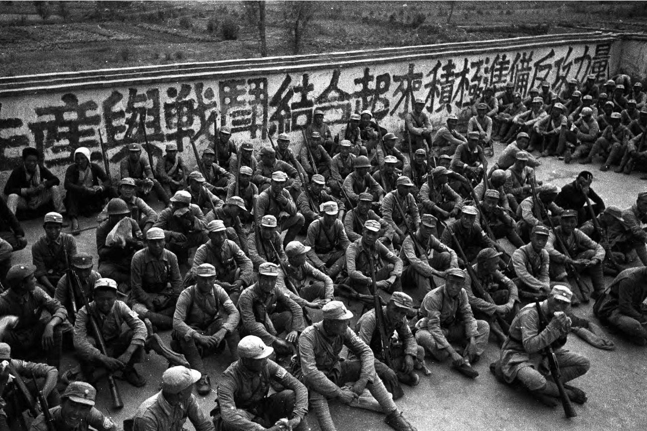 八路军|真实八路军士兵照片，装备简陋，66个人才有2顶钢盔