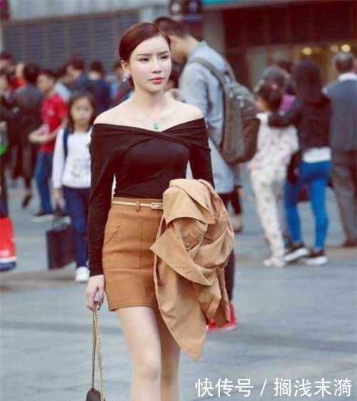 街拍:高颜值的小美女,身穿黑色蕾丝,实在甜美