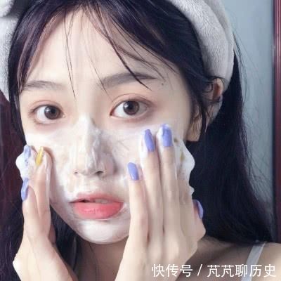 毛孔|女孩子洗脸时的“4禁忌”,毛孔会越来越粗大,第4种还易滋长螨虫