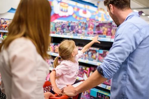 玩具|不给儿子买玩具就哭闹,妈妈的做法让全场称赞:这办法我咋没想到