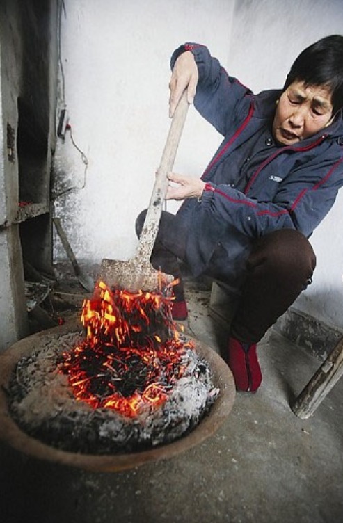 看不到|《夷坚志》记载,南方有种取暖的火柜,目前这种老物件快看不到了