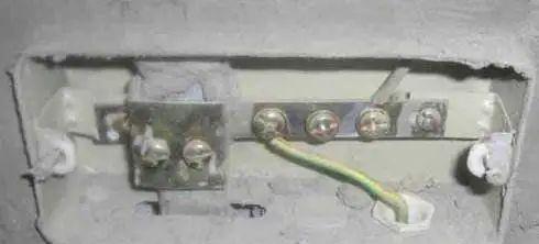 卫生间|卫生间花洒切记要装这个盒子,关键时刻能救你一命,太实用了