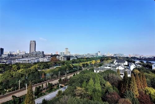 俯瞰嘉兴南湖，五彩斑斓的景致装扮出别样的南湖风景