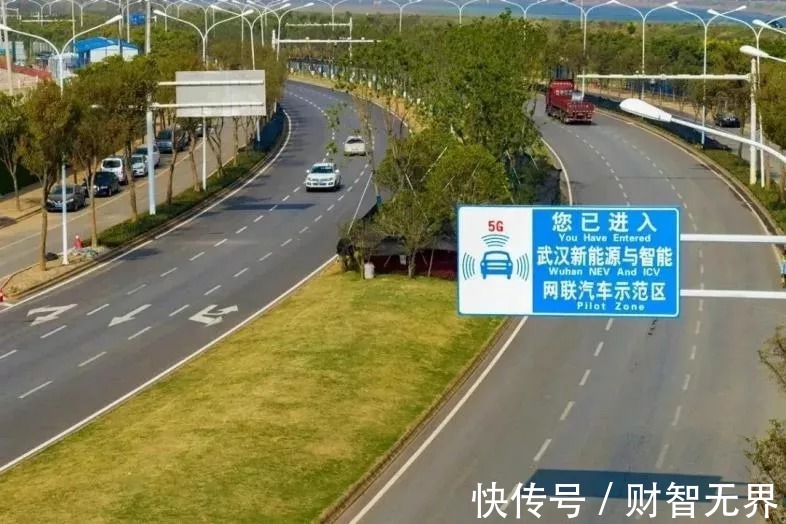 财智观点|踏入万亿级蓝海市场,智能网联汽车玩家如何“吸金”?| 轻舟智航
