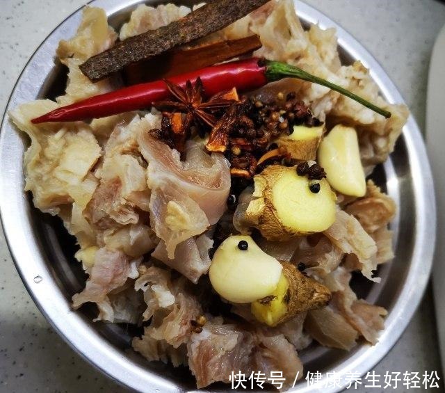 卤牛筋,筋道软烂入味