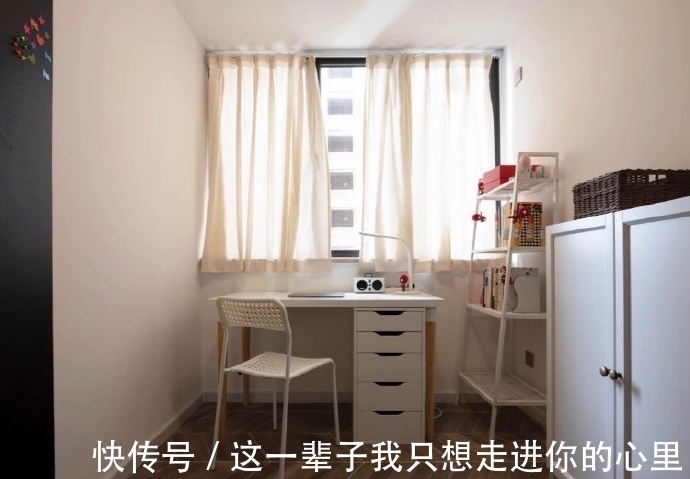 客餐厅|通风一年终于搬新家,墙面只刷乳胶漆,电视墙不造型,越看越耐看