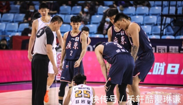 侵犯|广厦三少被广东球员侵犯,孙铭徽被垫脚,赵岩昊被打落两颗牙齿!