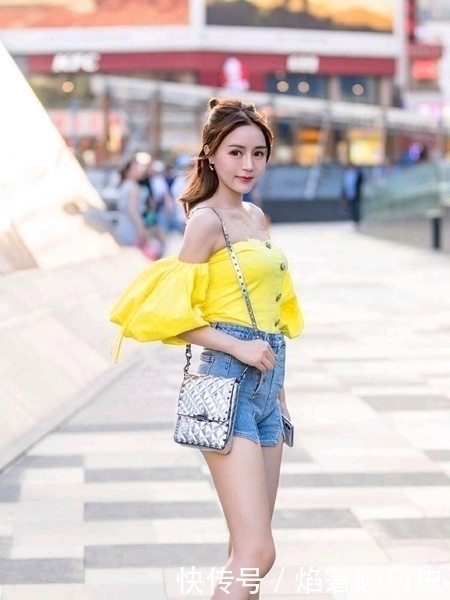 展示|街拍,甜美的小姐姐展示知性与温柔,时尚的穿搭女神范尽显