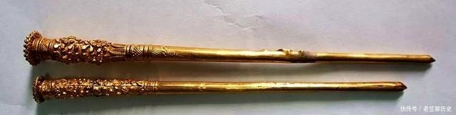 发现|国宝传奇青年挖到土坑,发现大量黄金,被砸碎的罐子,价值连城