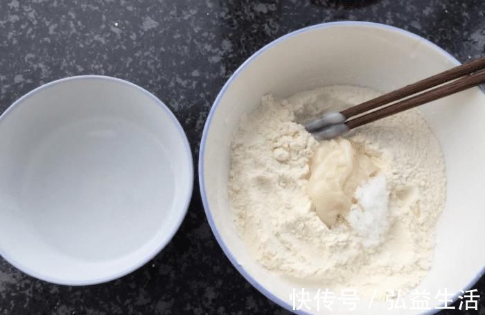 冷天发面，不要只会放酵母，想要面团蓬松香软，再加这2样，好吃
