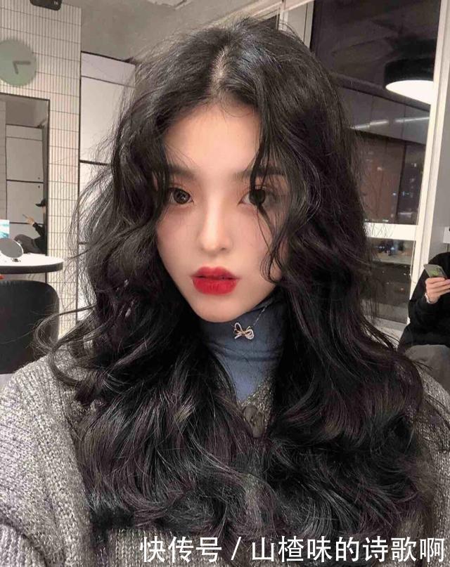 2020秋冬流行全头烫发型20款，蓬松保暖又洋气，你烫同款了吗