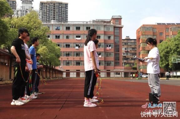 胡雨辰|“光明行”跳绳队：黑暗中撕开一道光