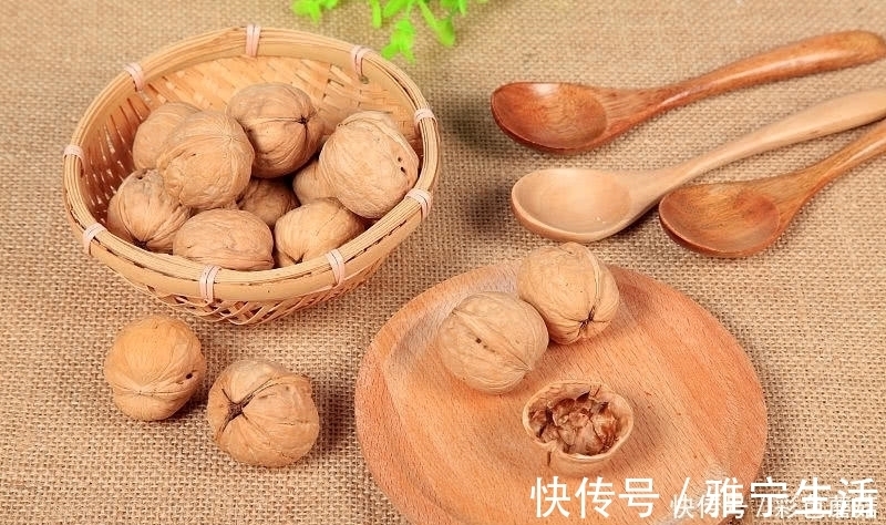 核桃种|涨知识:核桃和此物一起煮,失眠跑了,白发变黑发,肾更健康了