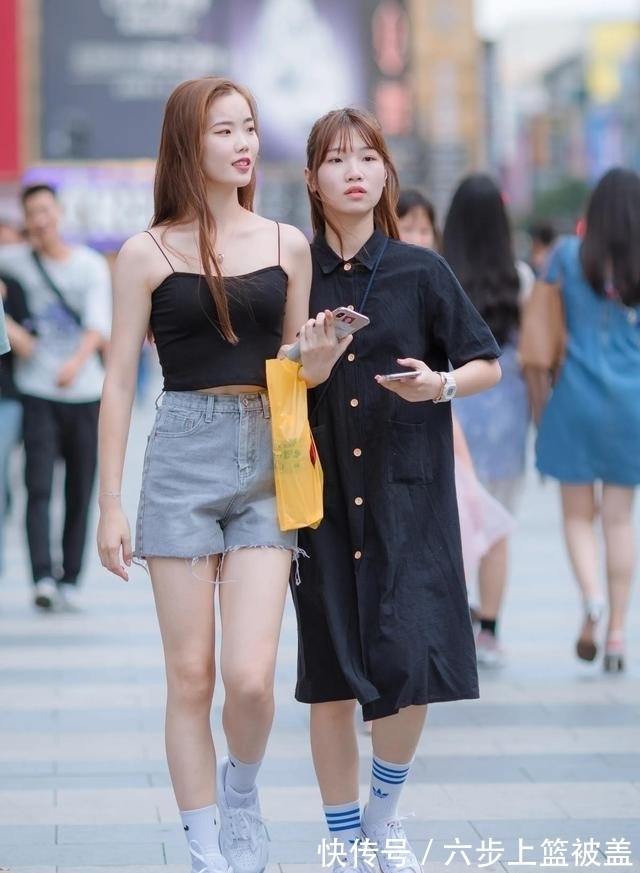 街拍|街拍美图:牛仔风格穿搭的小姐姐