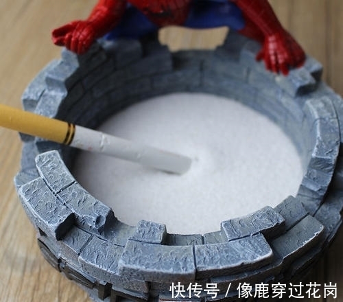 为什么有人说“烟灰缸里永远不要倒水”?