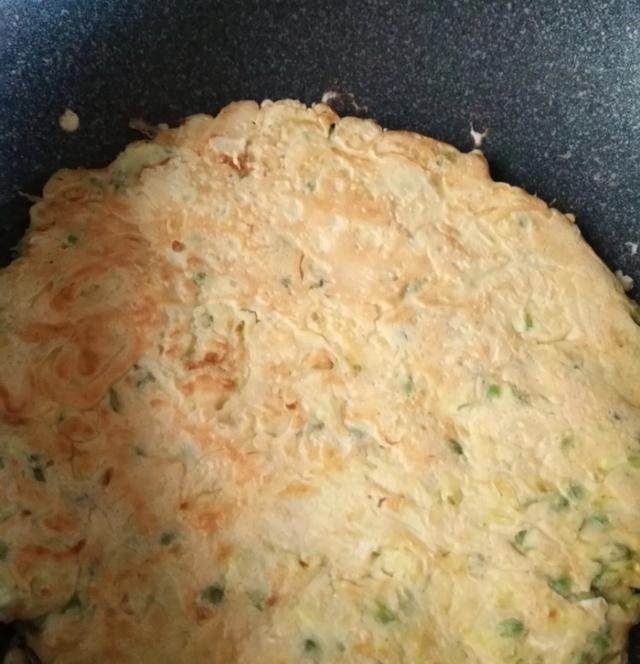 农村槐树开红花，花瓣真漂亮，能食用吗？听听专家怎么说