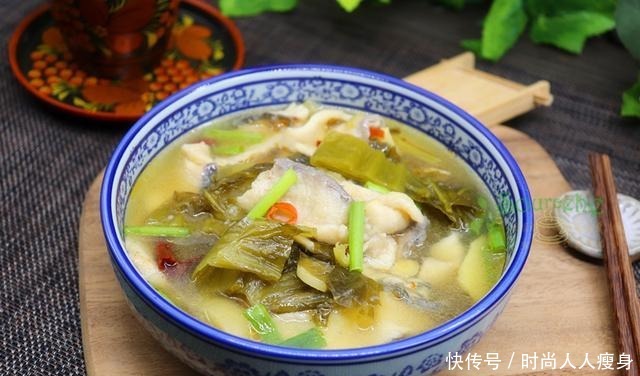  酸菜鱼在家做原来这么简单，酸菜爽口，鱼肉鲜美，连汤汁都好喝