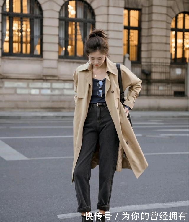 时尚 短外套已经不流行了，今年秋天流行长风衣，搭配好了显高又时尚！