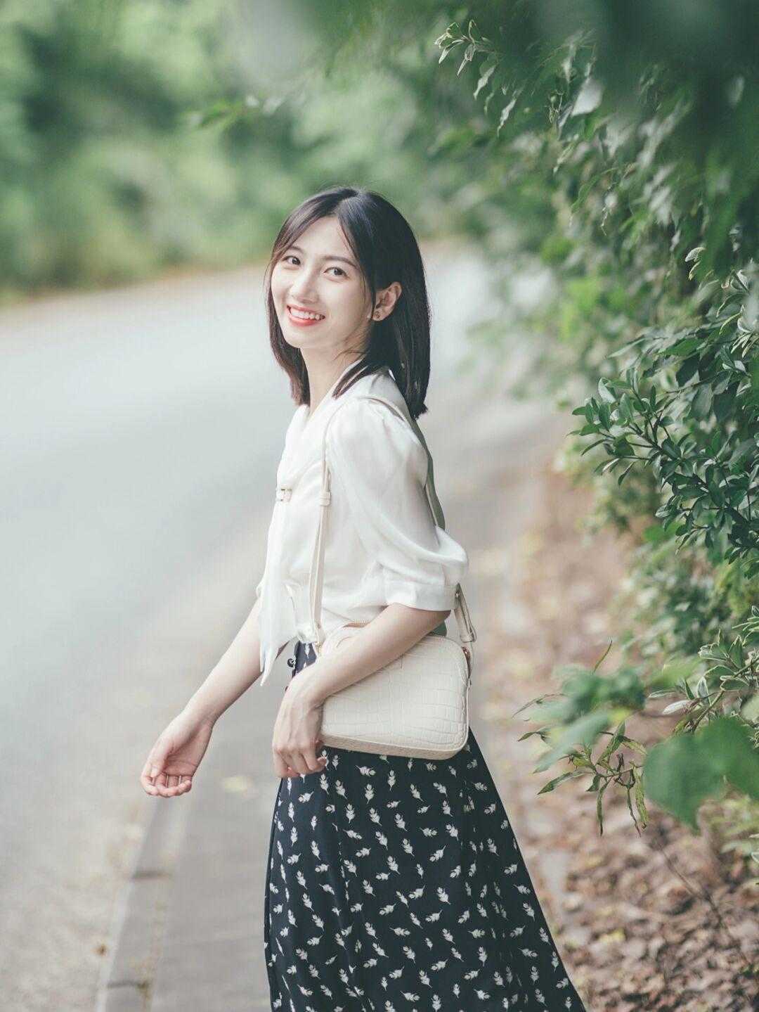 知性|简约利落的通勤穿搭示范,雪纺衬衫配半身裙温柔简约,知性大方