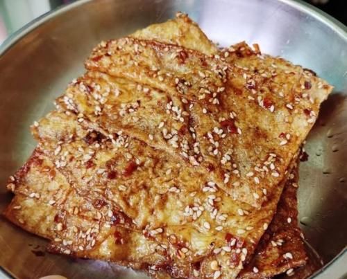 12道油煎出来的特色菜，看着就很有食欲，吃起来鲜香可口回味无穷