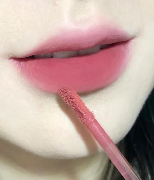 4月里的樱花粉,涂在嘴上也太嫩妹了吧