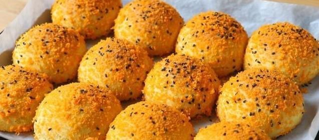 玉米面别窝窝头了,我家经常这样做,孩子一顿能吃好几个,比肉香