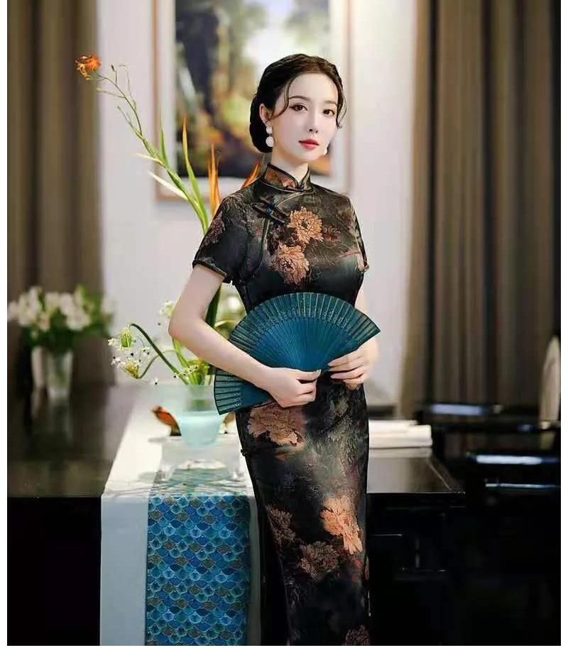 旗袍|旗袍女人的气质感,能让女性的高级感展现到极致,均与年龄无关!