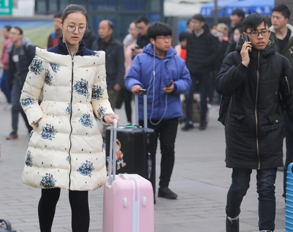 提前|2021年大中小学寒假统一提前，学生很高兴，家长们却很“发愁”