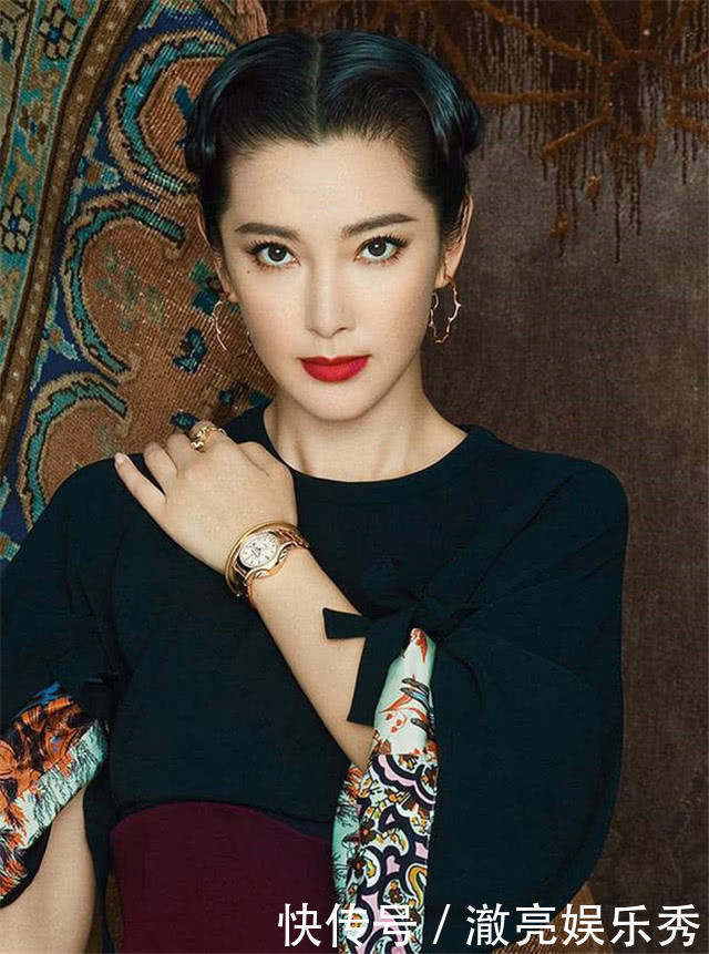 女人戴“手镯”还是“手表”好看?三个理由告诉你,戴错很尴尬!