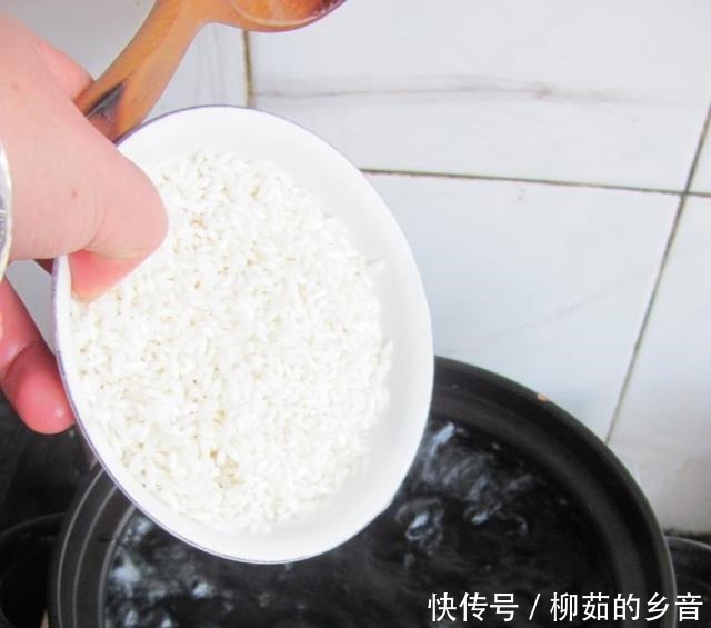 挑战30天早餐不重样,第一天,暖暖的杂蔬瘦肉汤跟寒潮更配哦!