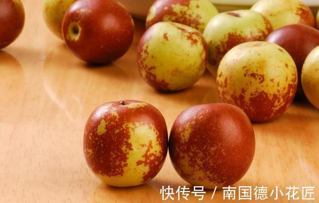 维生素c|早早出现老年斑,提醒:无非4个原因,常吃2物,预防老年斑