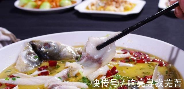 鱼肉|做酸菜鱼,鱼肉别直接下锅煮,多加一步上浆,鱼肉鲜嫩入味不破碎!