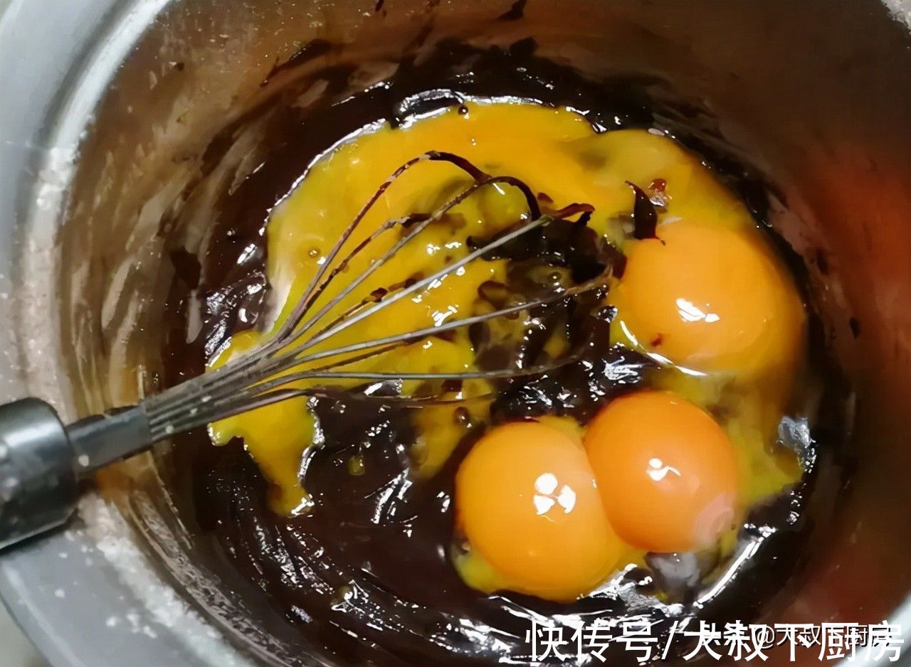 自己DIY！大叔教你巧克力海绵蛋糕，松软可口，简单易学，超好吃