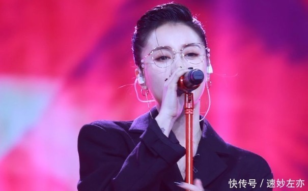 她在参加中国好声音成名后,嫁给爱奇艺总裁,今30岁成人生赢家