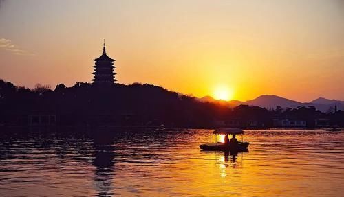 中年|我国第一个免费开放的5A景区,节假日人满为患,人民币上都有它!